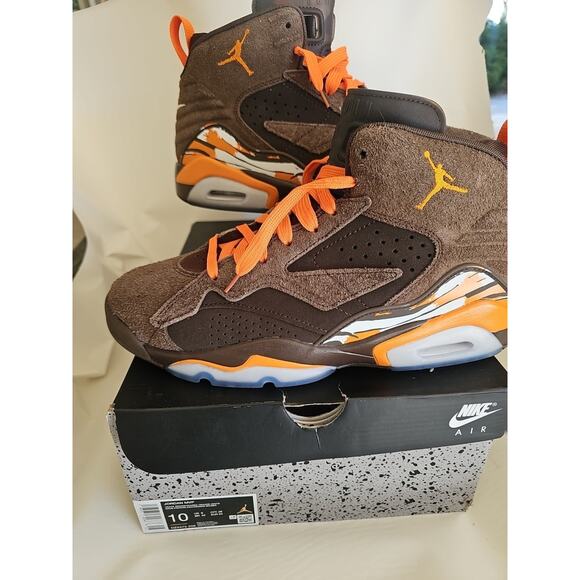 DZ4475-208 Nike Jumpman MVP Truck Brown White Magma Orange (Men's. Size 10 - Picture 1 of 12